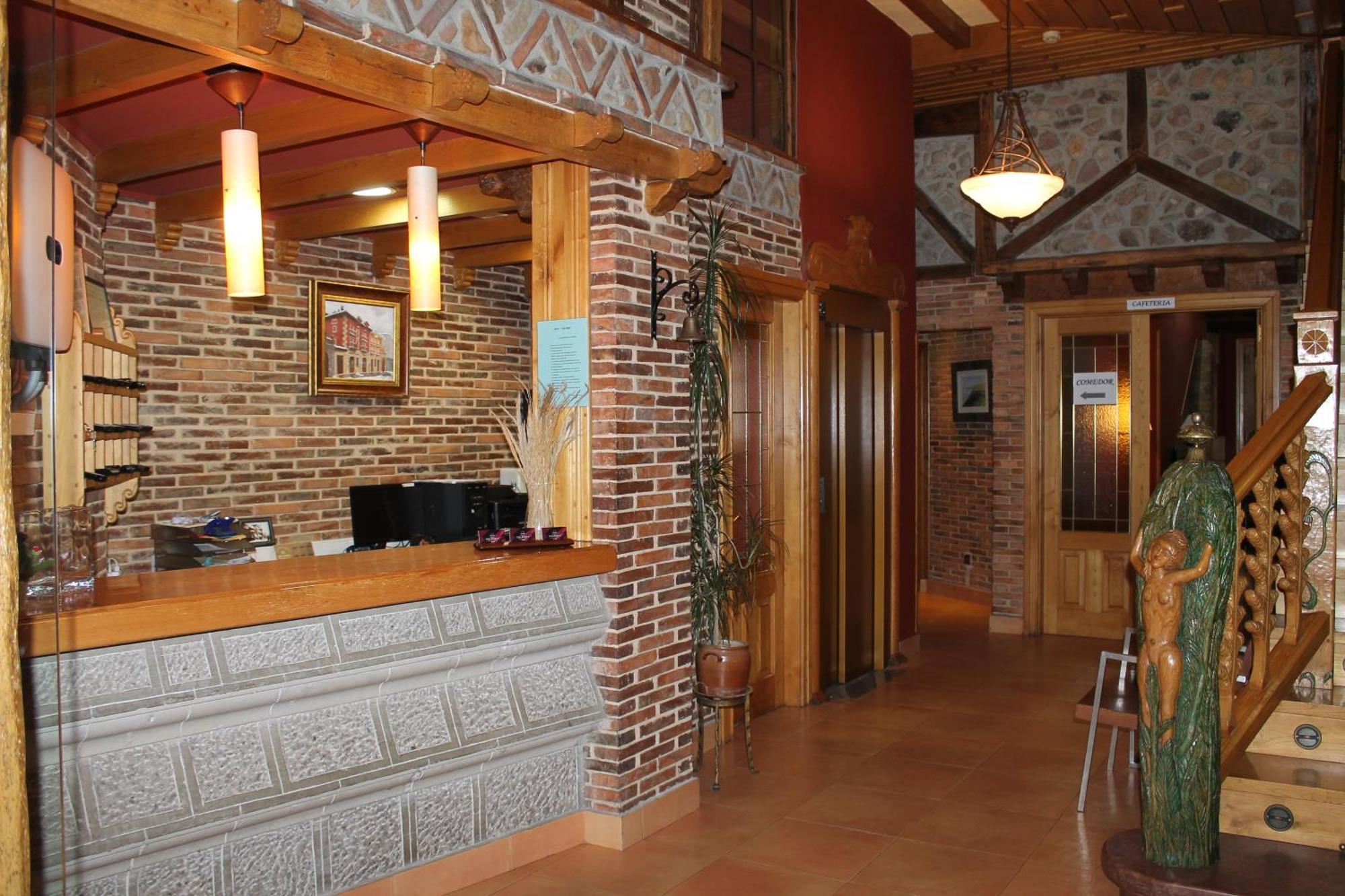 Hotel San Roque Reinosa Bagian luar foto