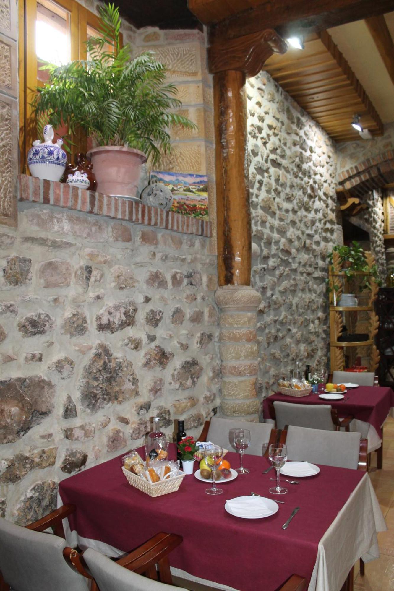 Hotel San Roque Reinosa Bagian luar foto
