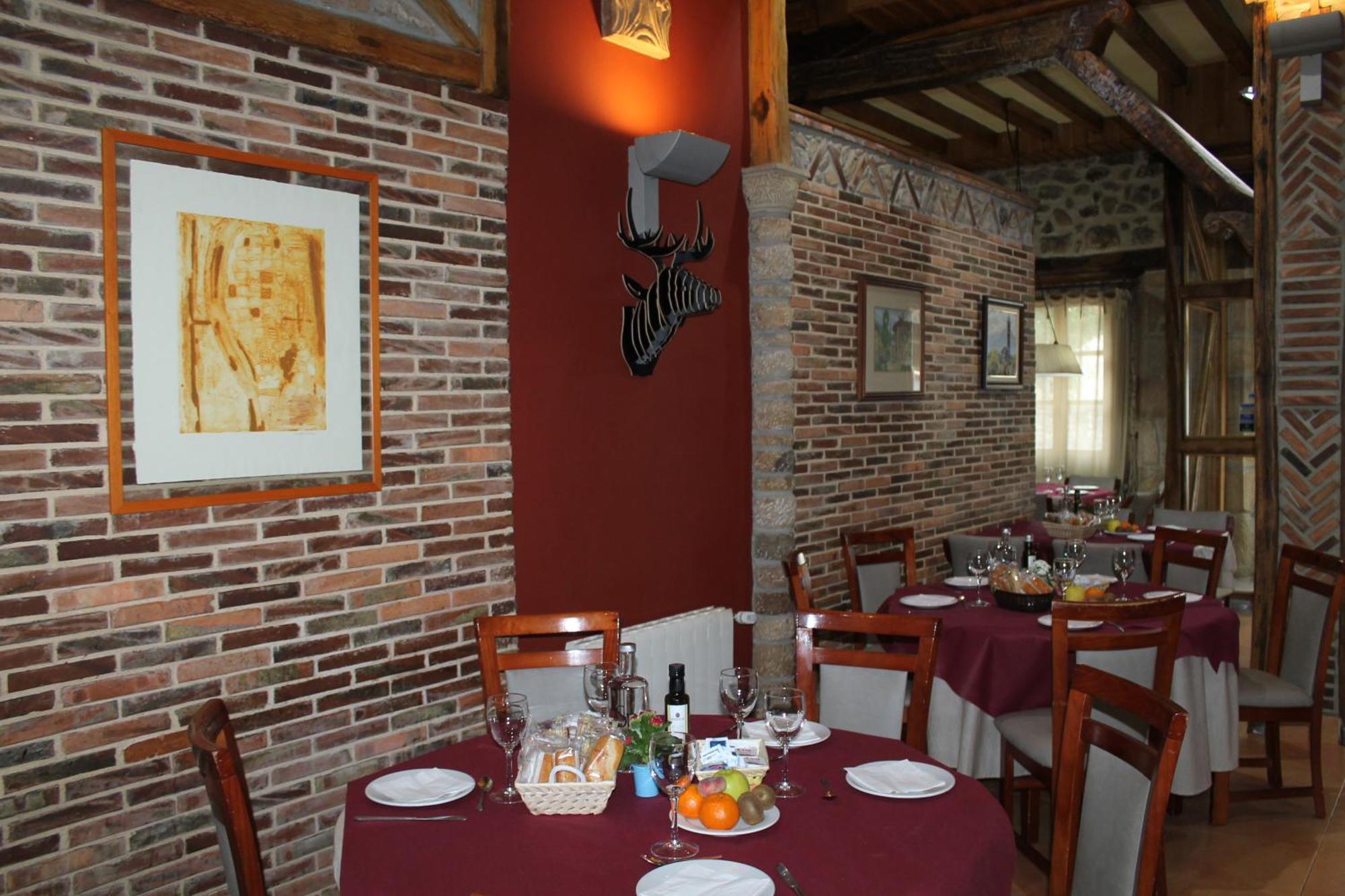 Hotel San Roque Reinosa Bagian luar foto
