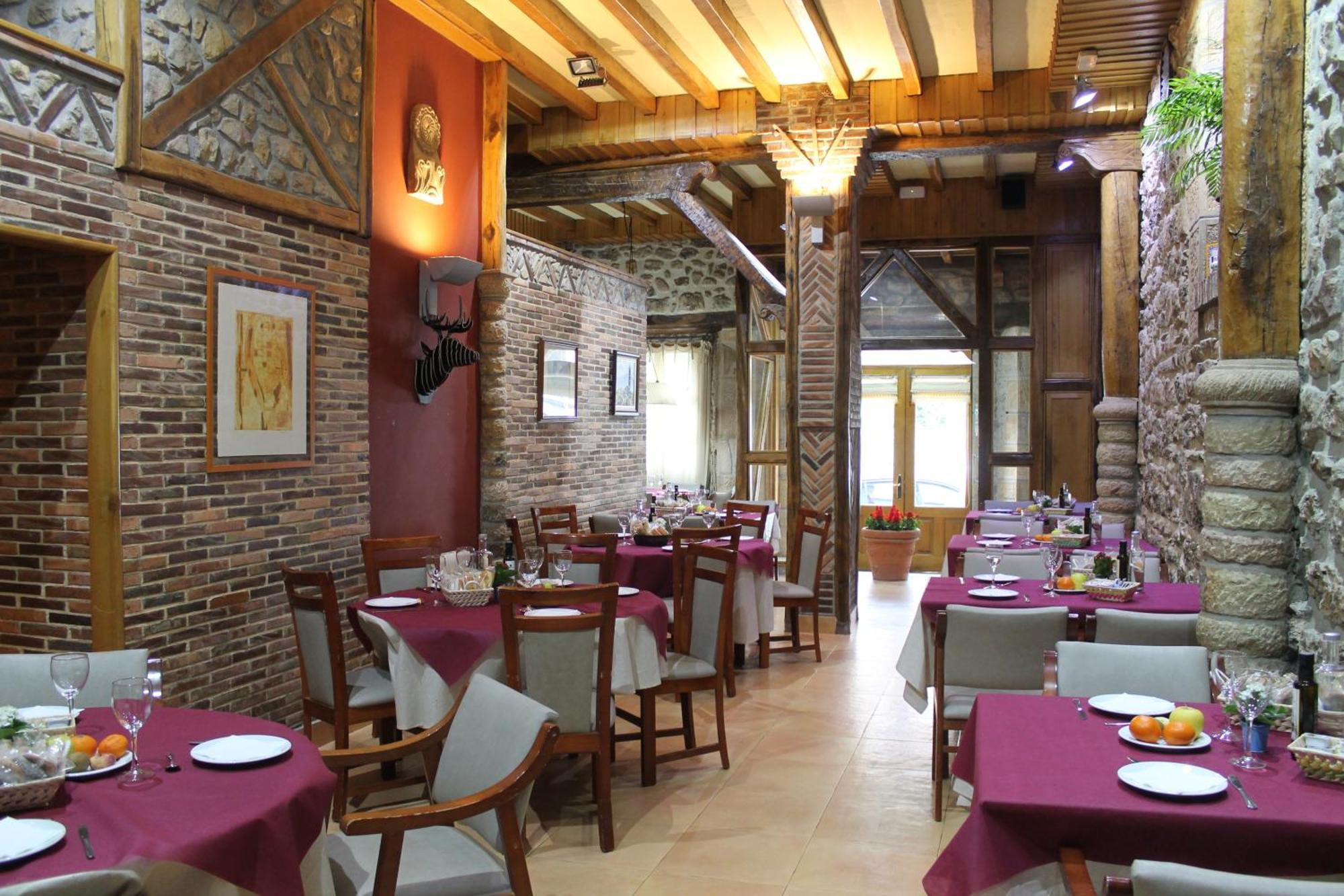 Hotel San Roque Reinosa Bagian luar foto