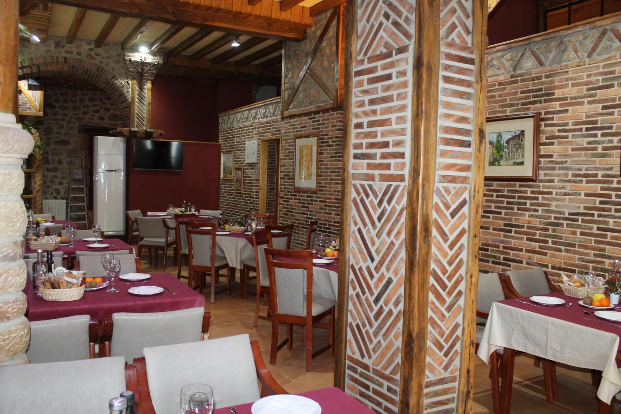 Hotel San Roque Reinosa Bagian luar foto