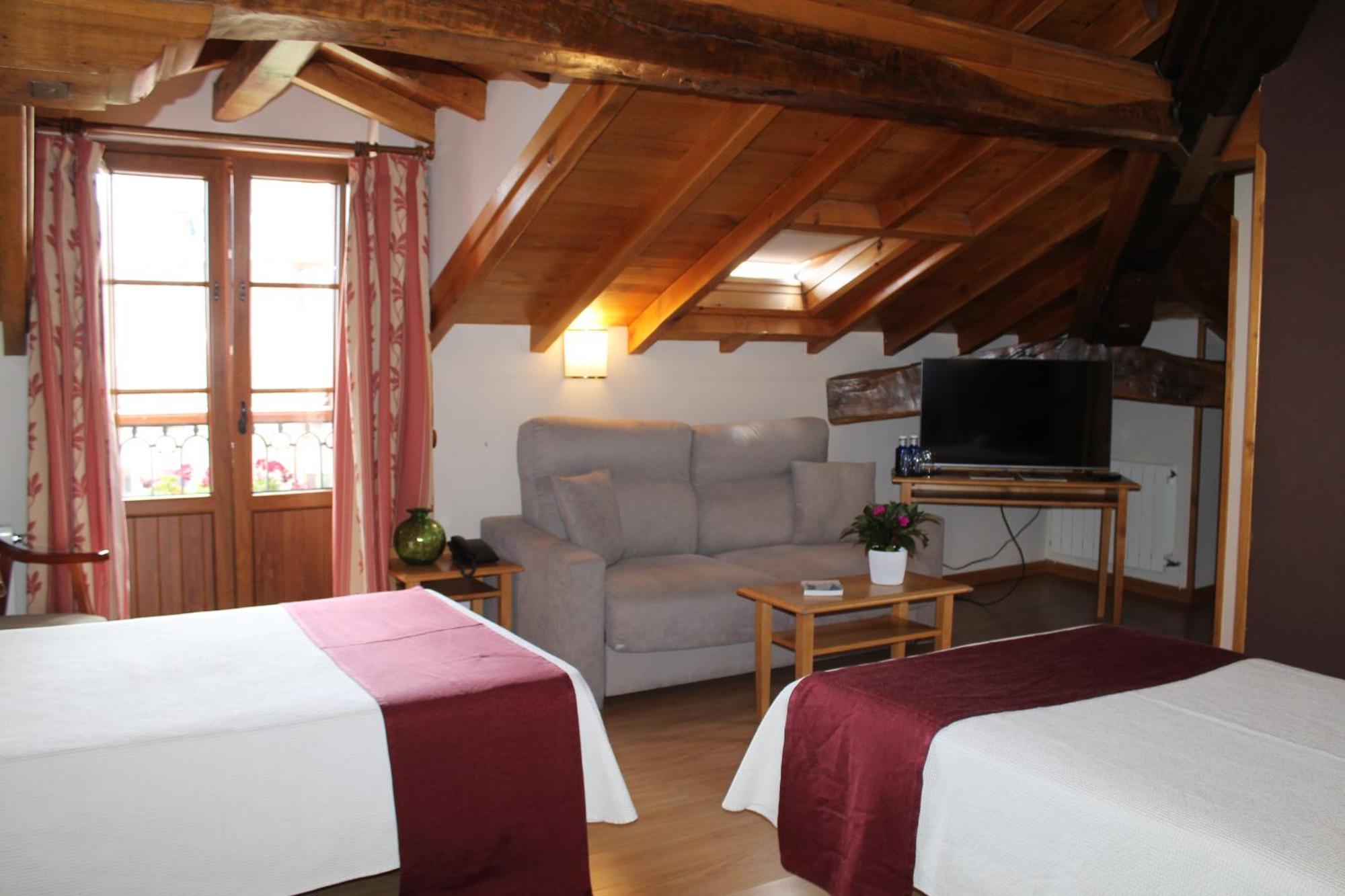Hotel San Roque Reinosa Bagian luar foto