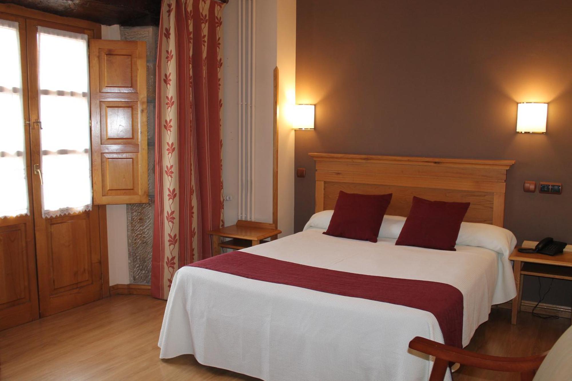 Hotel San Roque Reinosa Bagian luar foto