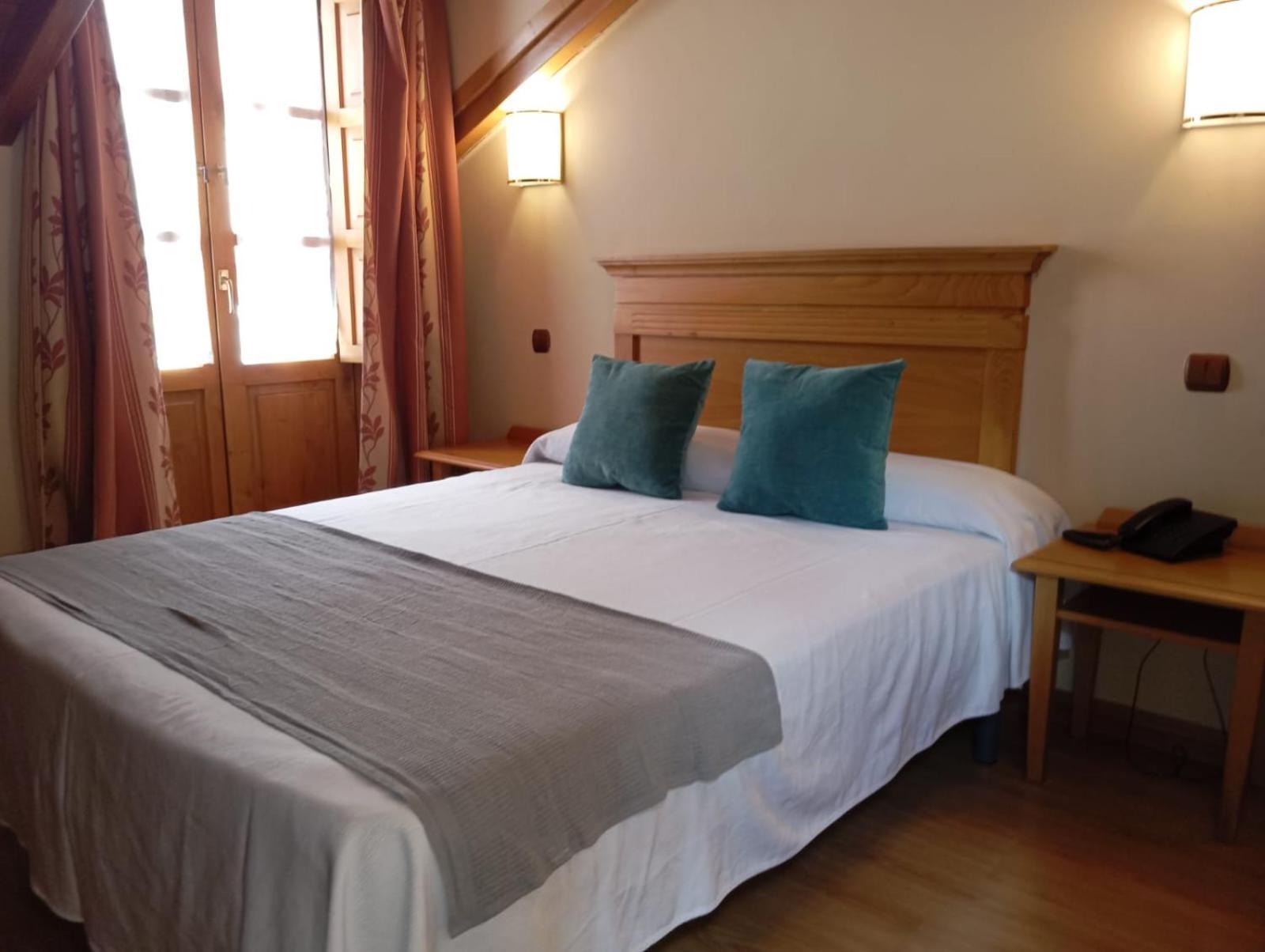 Hotel San Roque Reinosa Bagian luar foto