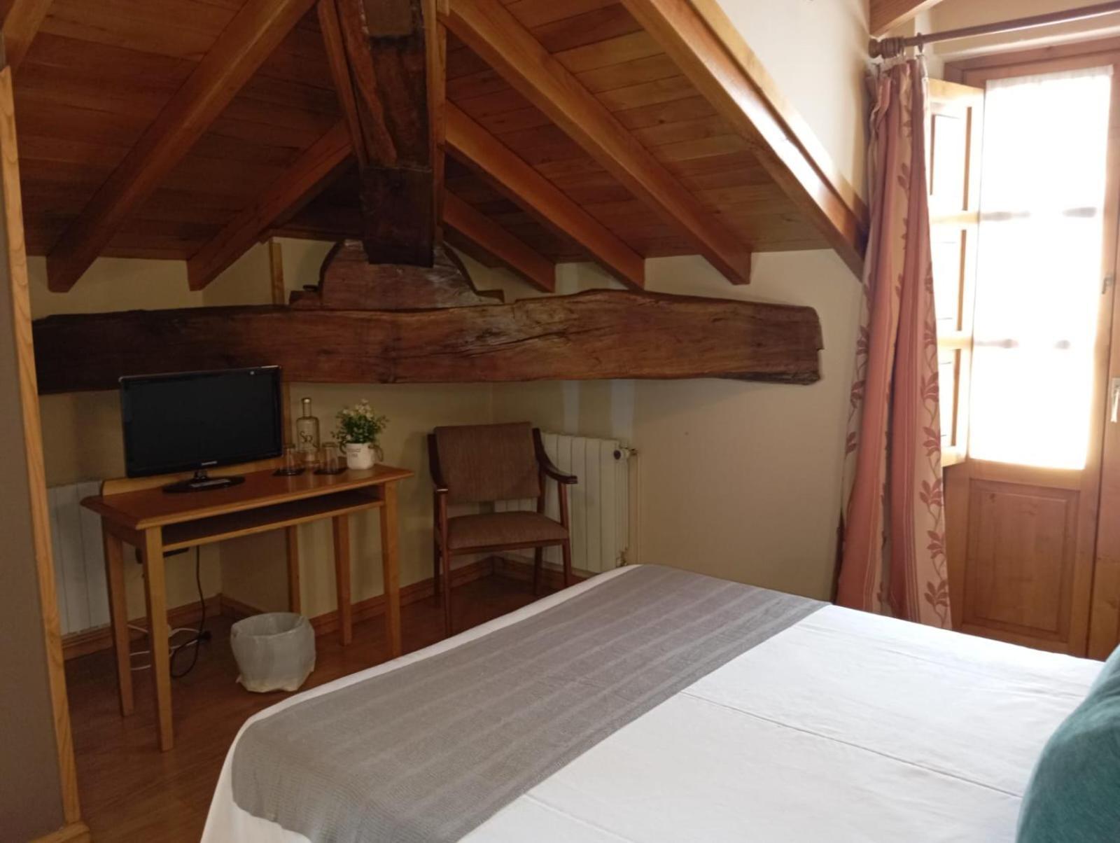 Hotel San Roque Reinosa Bagian luar foto