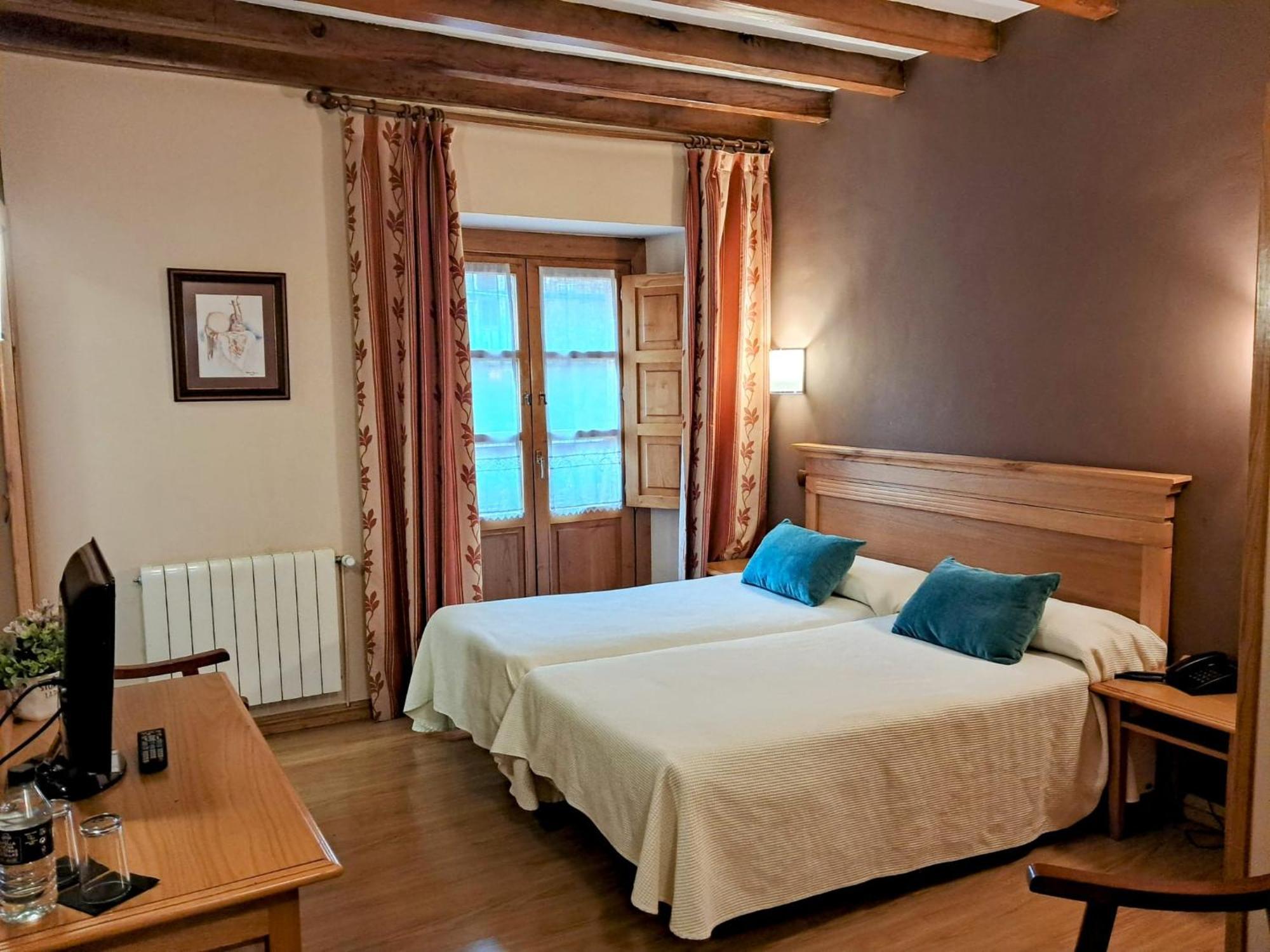 Hotel San Roque Reinosa Bagian luar foto