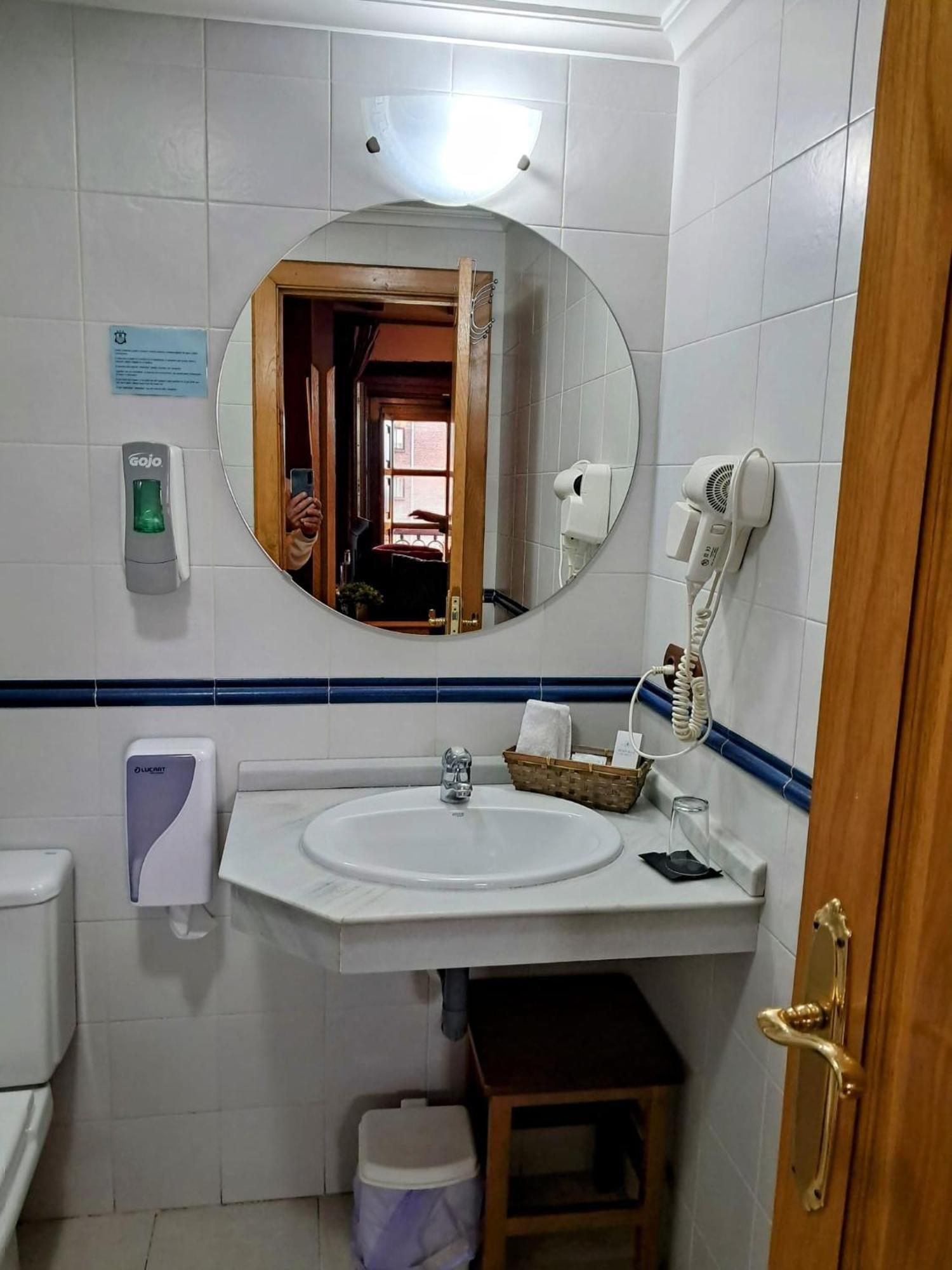Hotel San Roque Reinosa Bagian luar foto