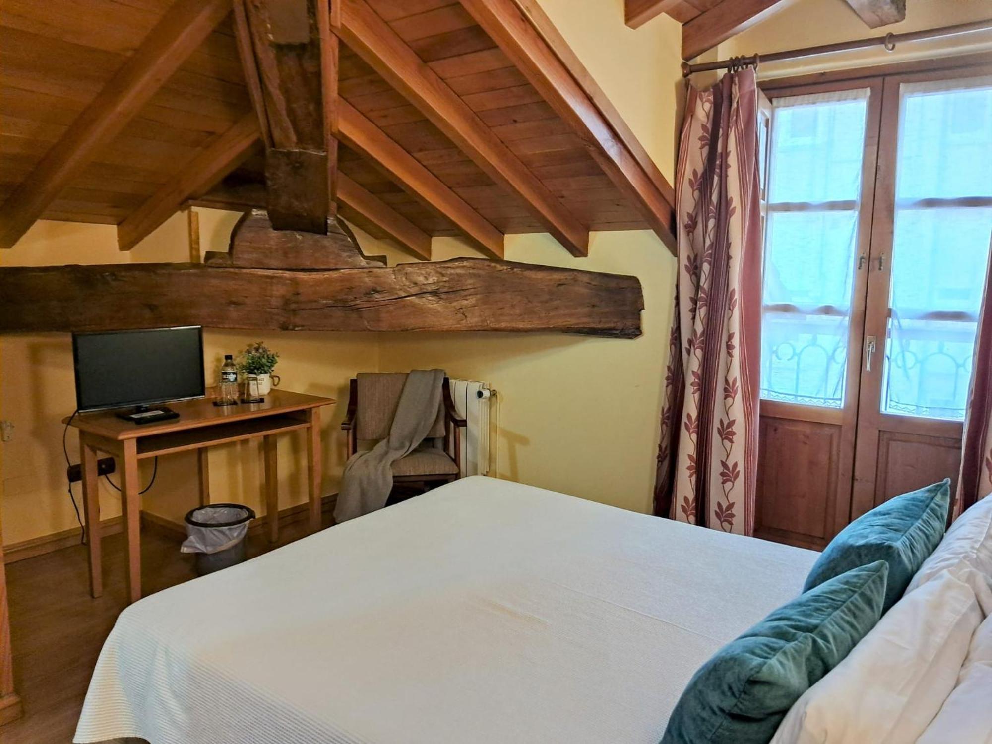 Hotel San Roque Reinosa Bagian luar foto