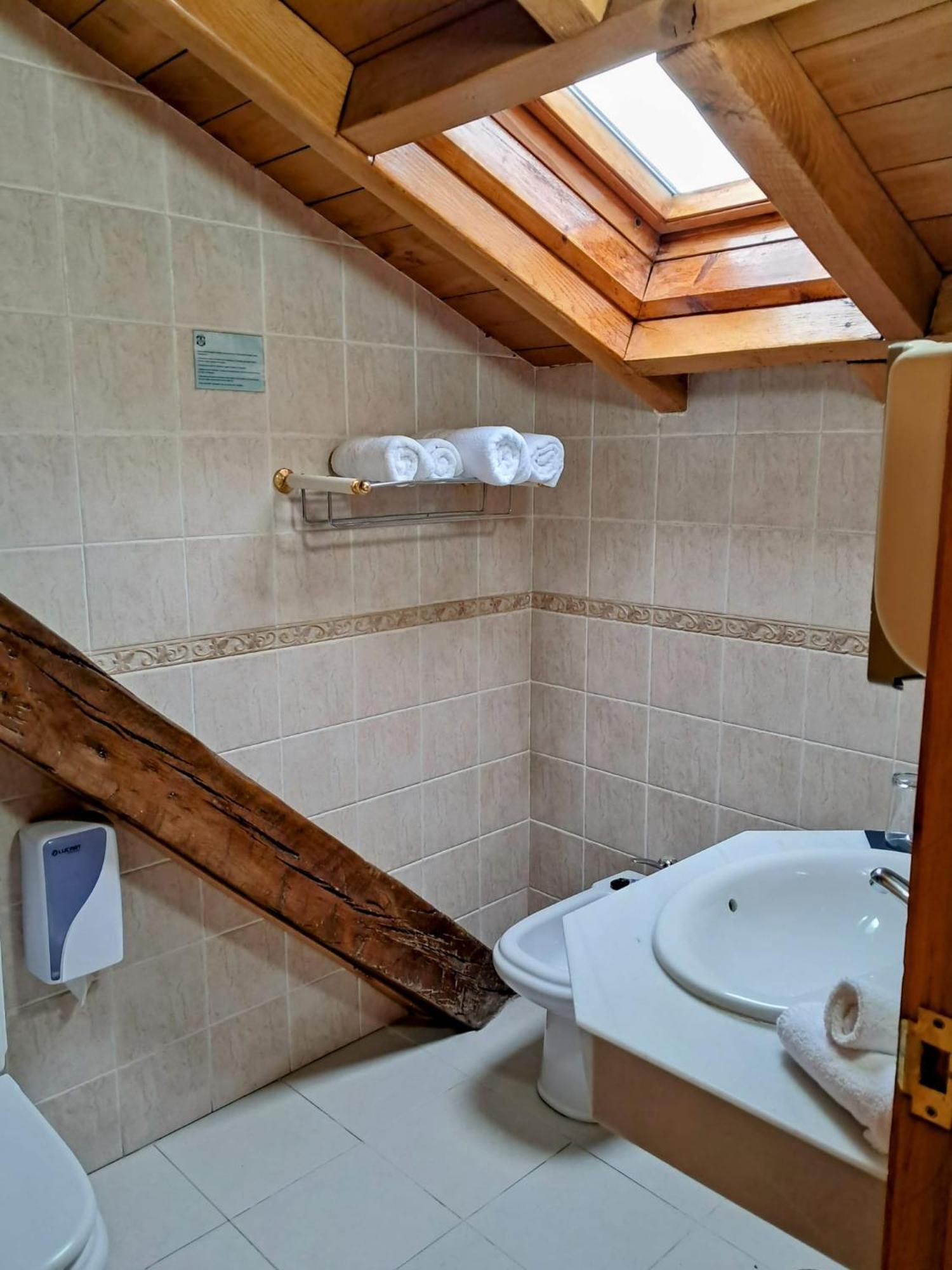 Hotel San Roque Reinosa Bagian luar foto