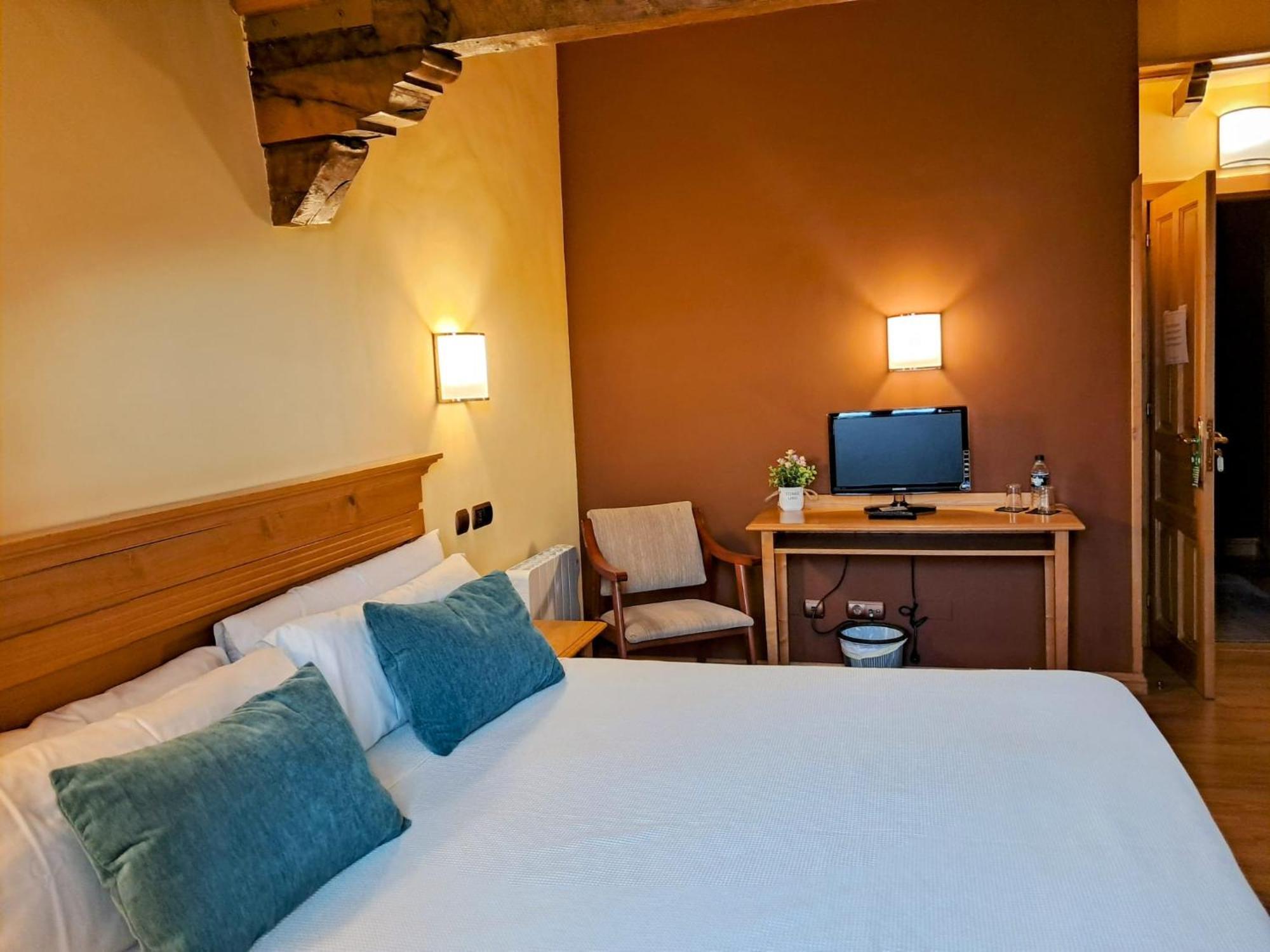 Hotel San Roque Reinosa Bagian luar foto