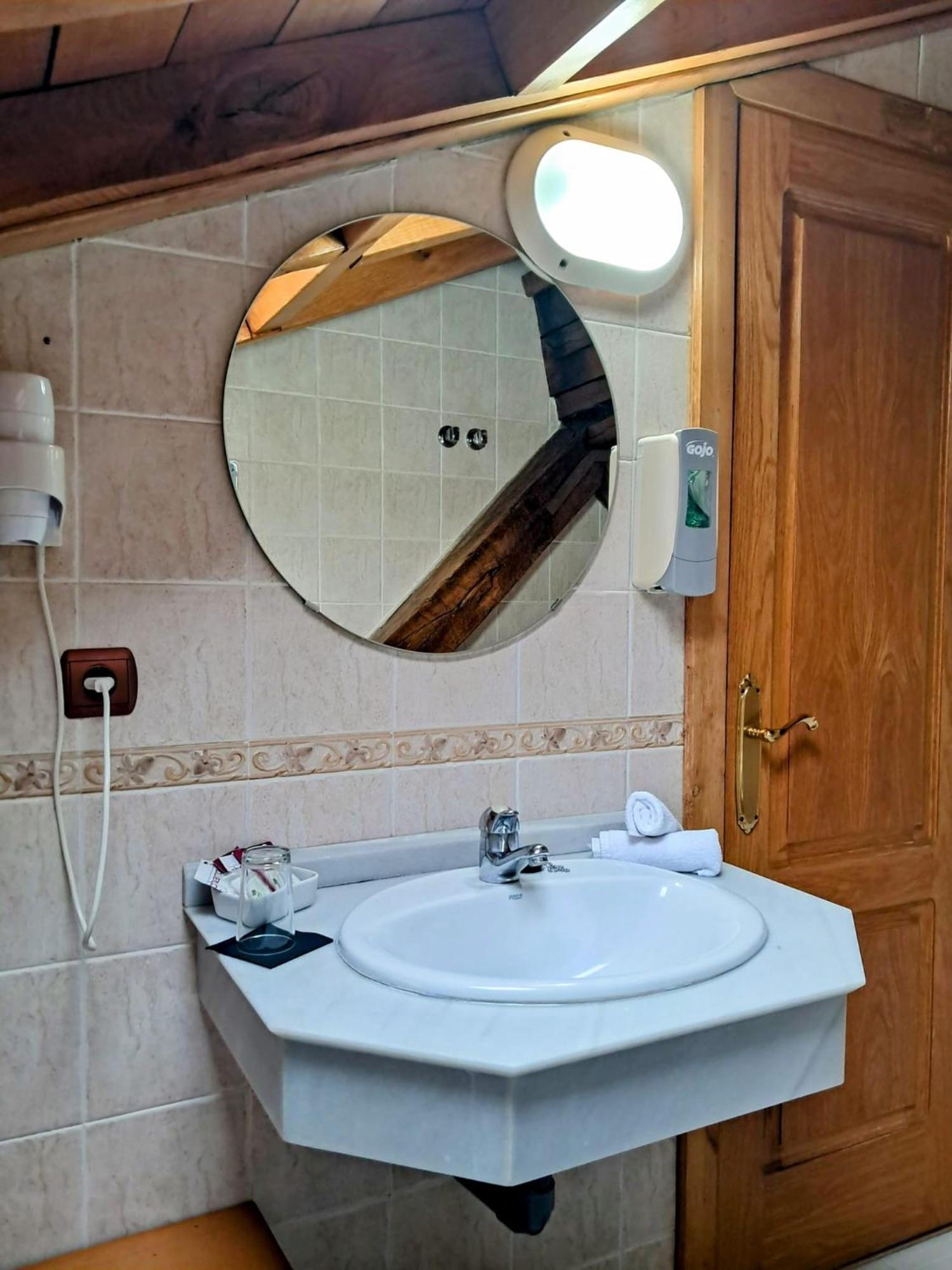 Hotel San Roque Reinosa Bagian luar foto