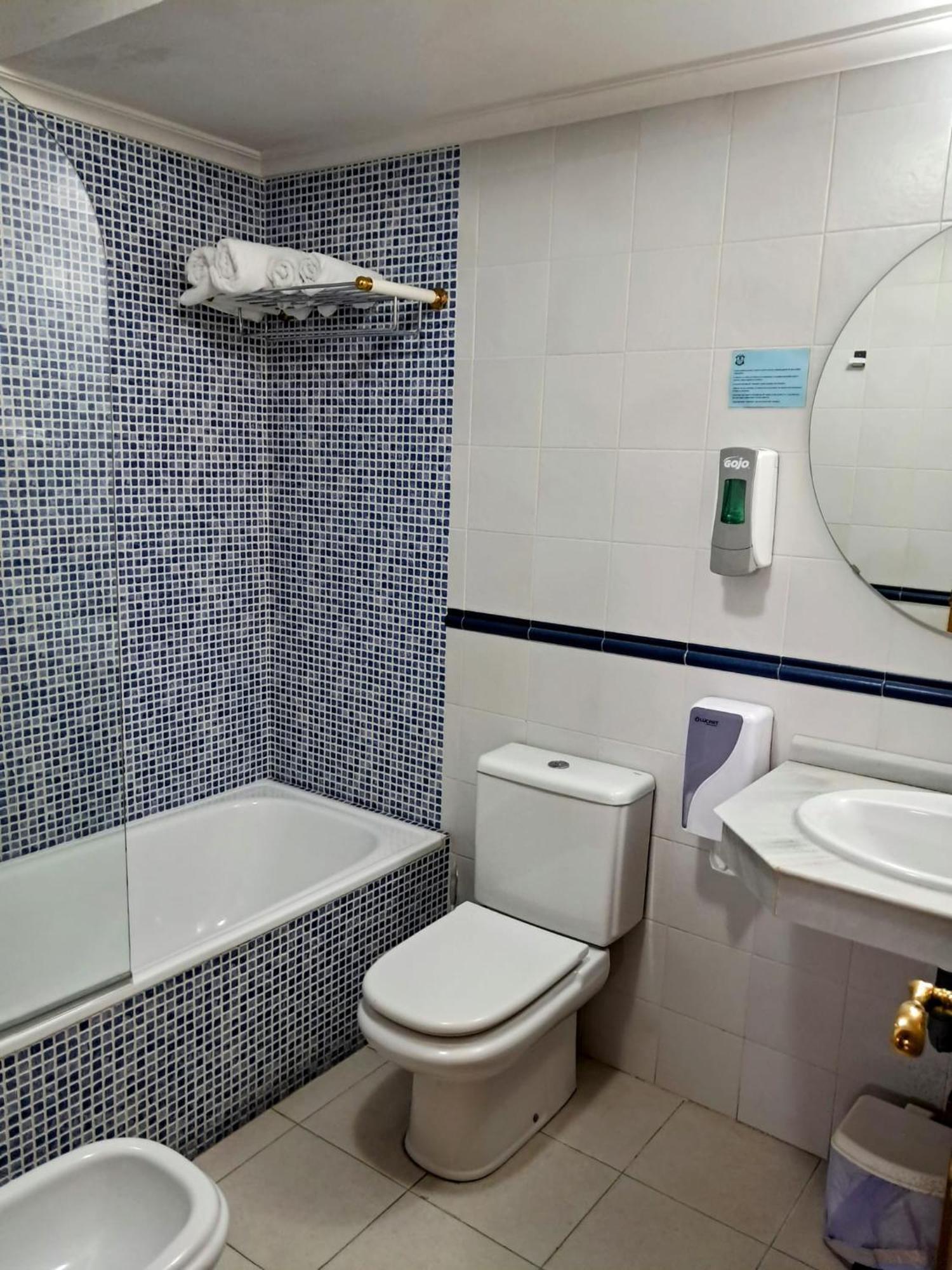 Hotel San Roque Reinosa Bagian luar foto