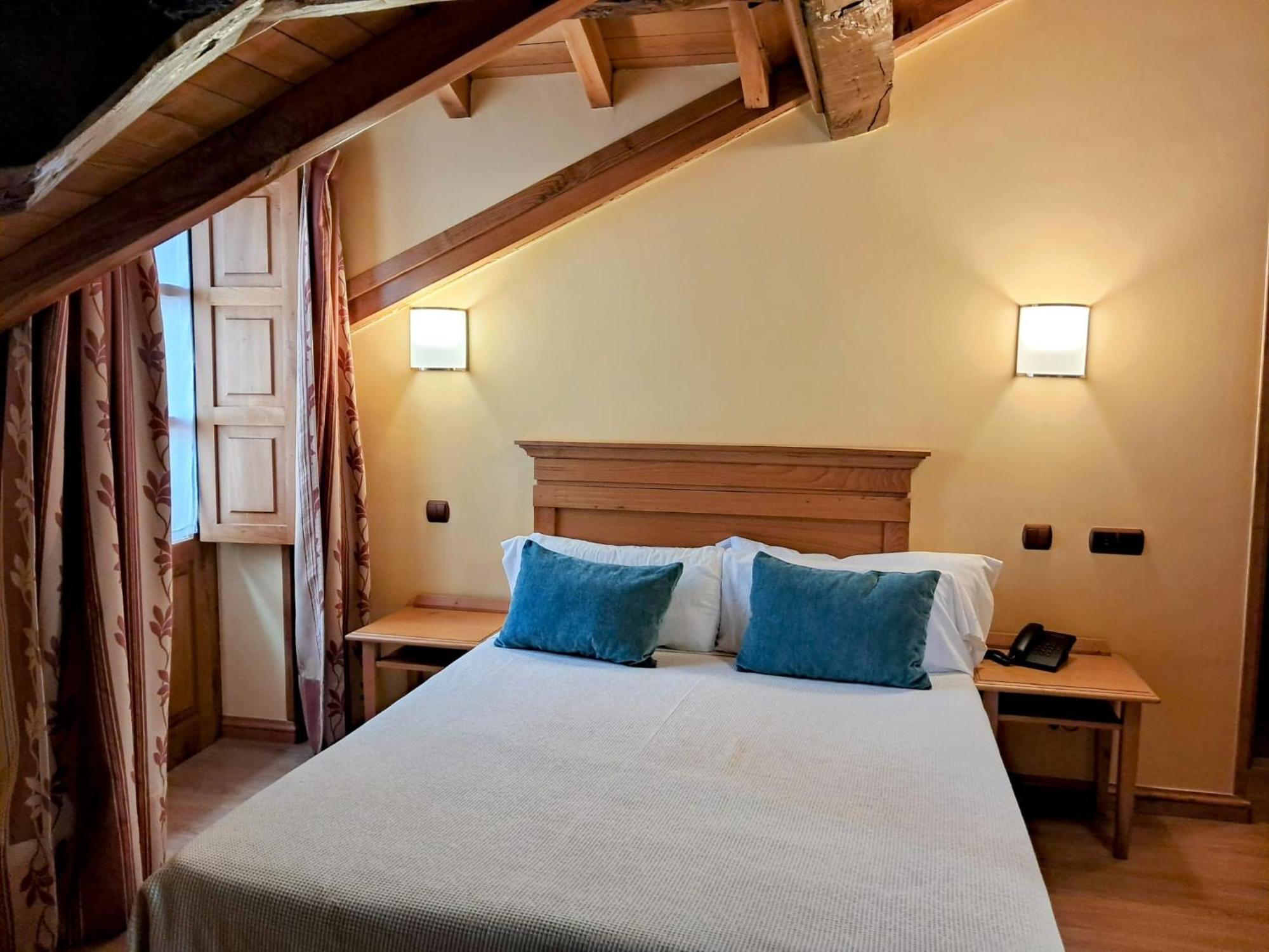 Hotel San Roque Reinosa Bagian luar foto