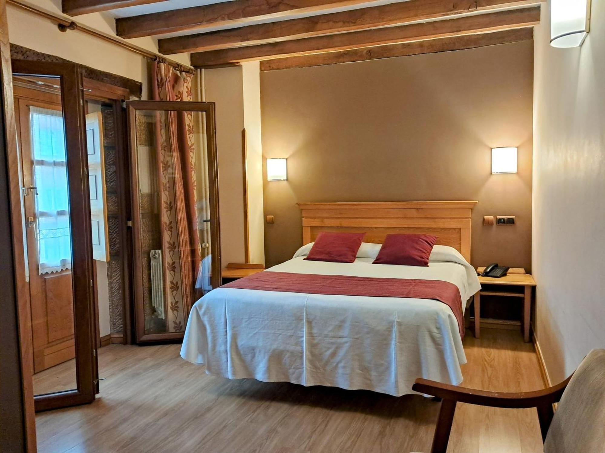 Hotel San Roque Reinosa Bagian luar foto