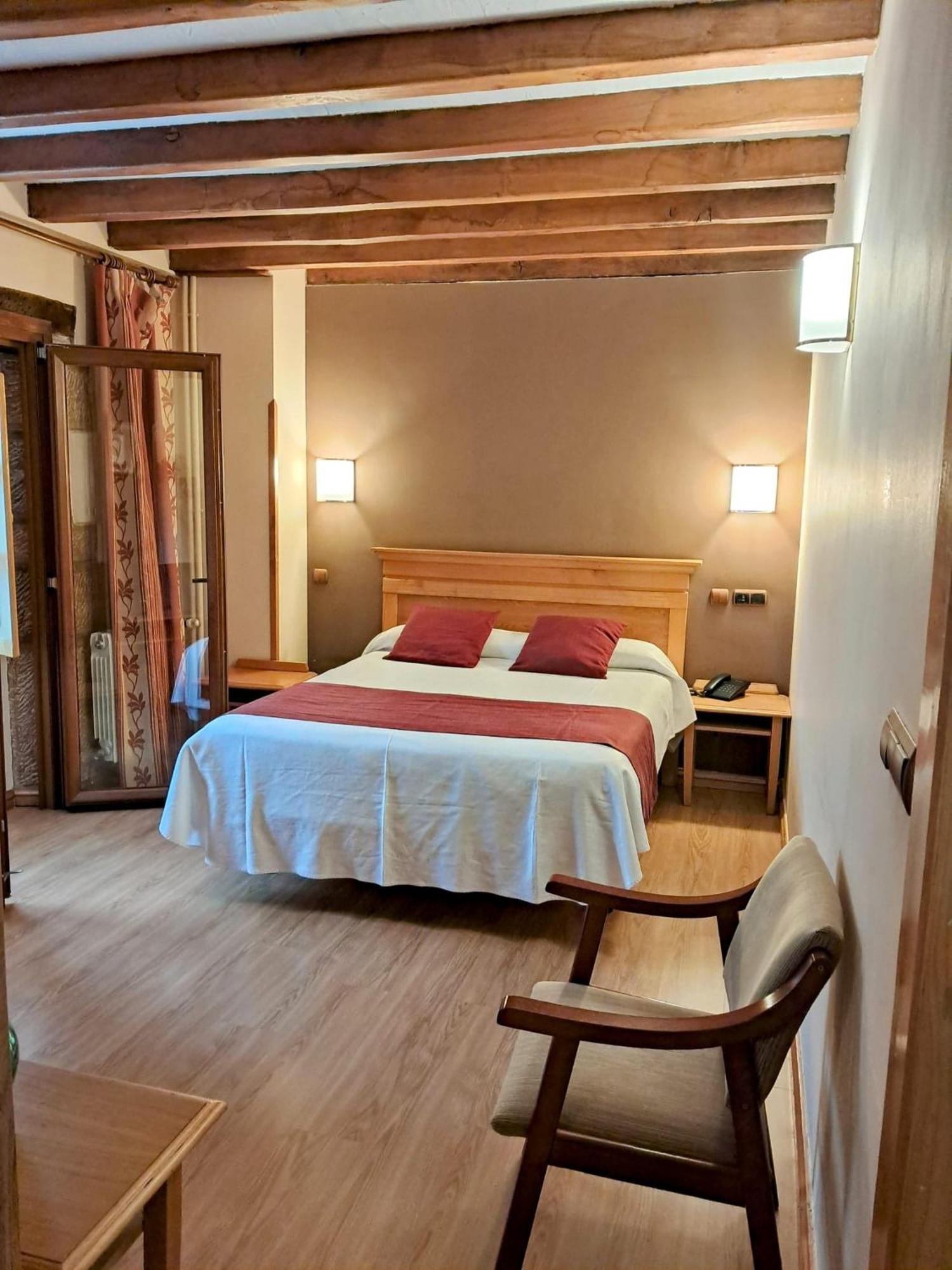 Hotel San Roque Reinosa Bagian luar foto