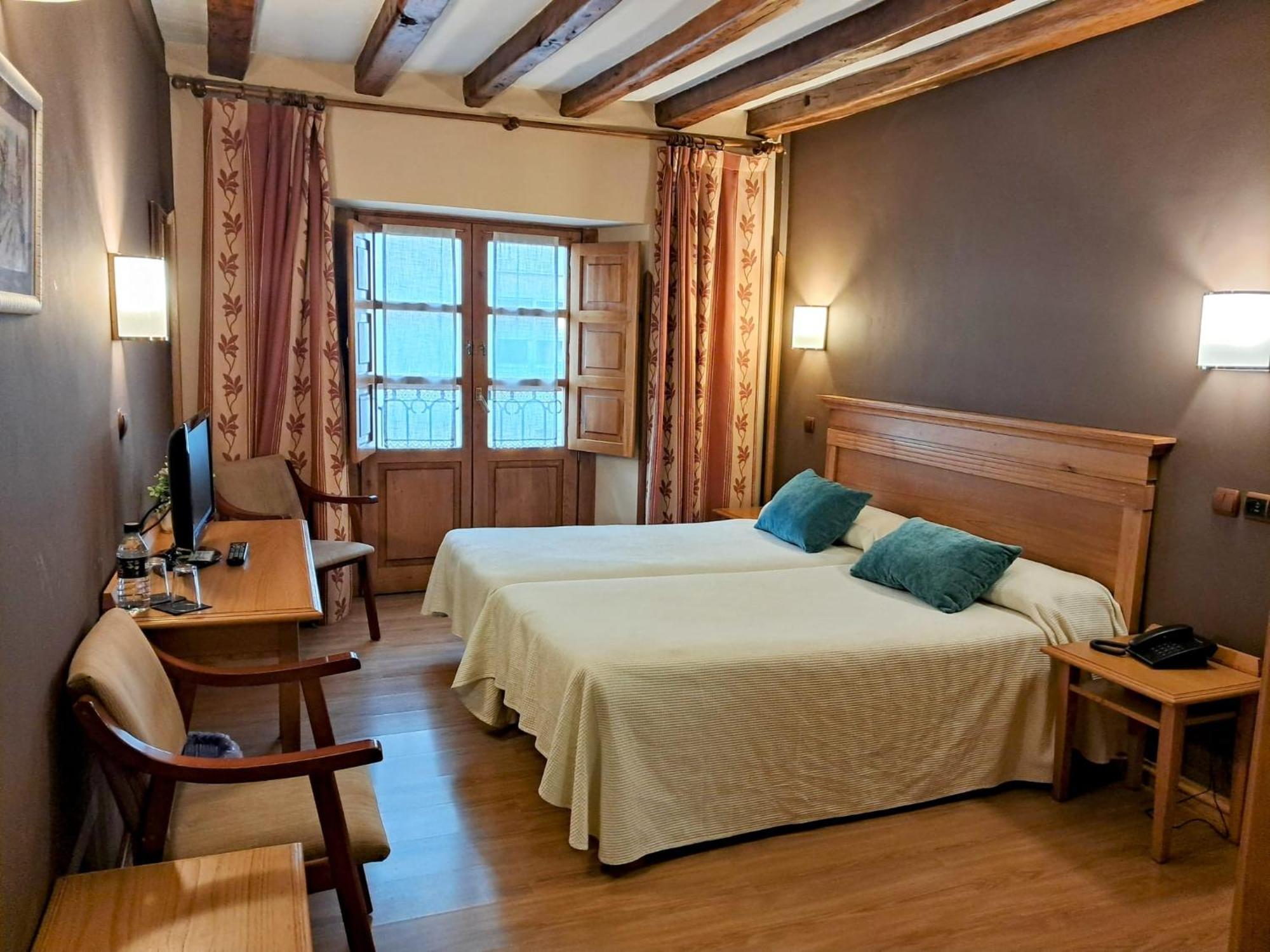 Hotel San Roque Reinosa Bagian luar foto