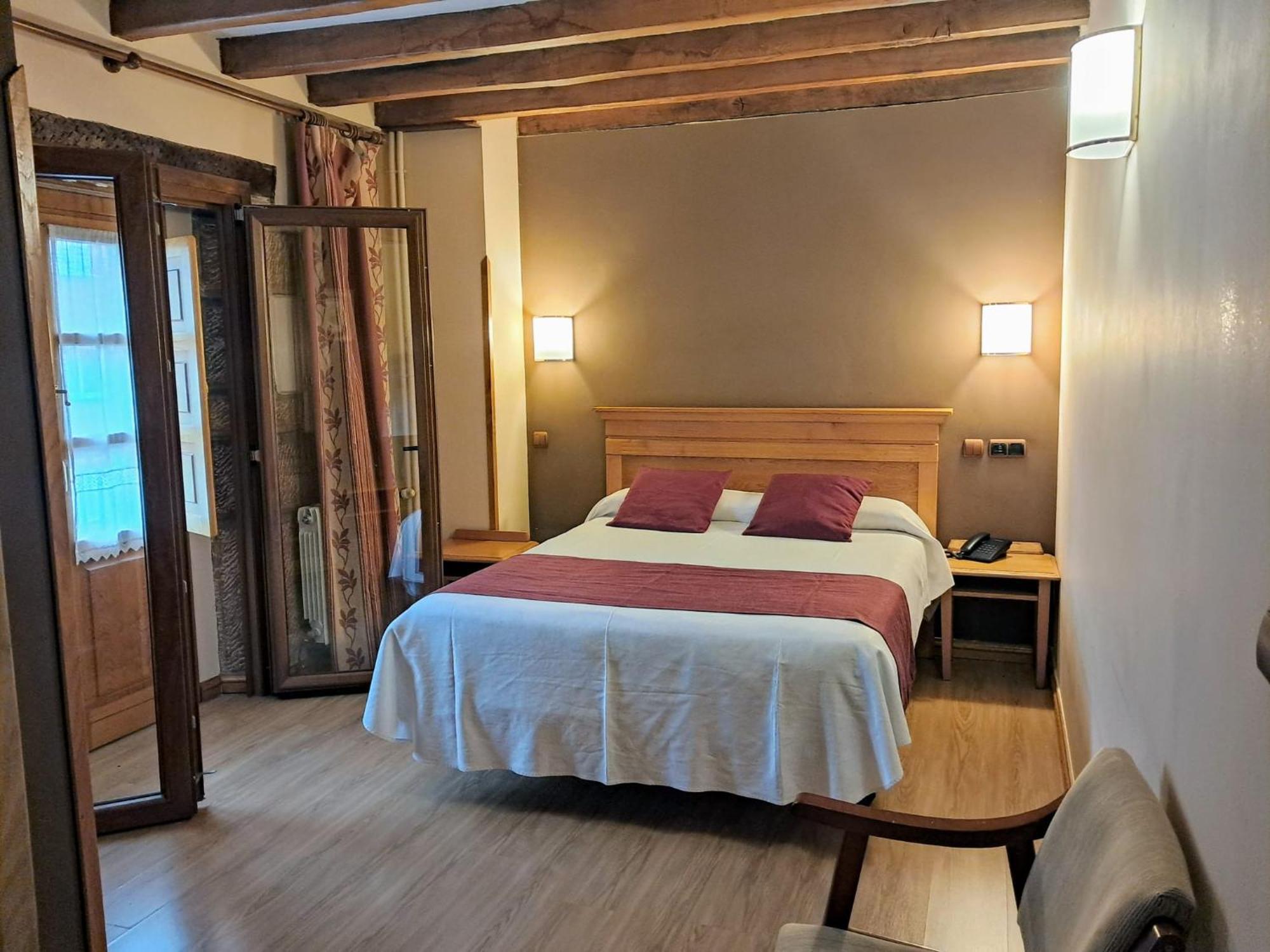 Hotel San Roque Reinosa Bagian luar foto