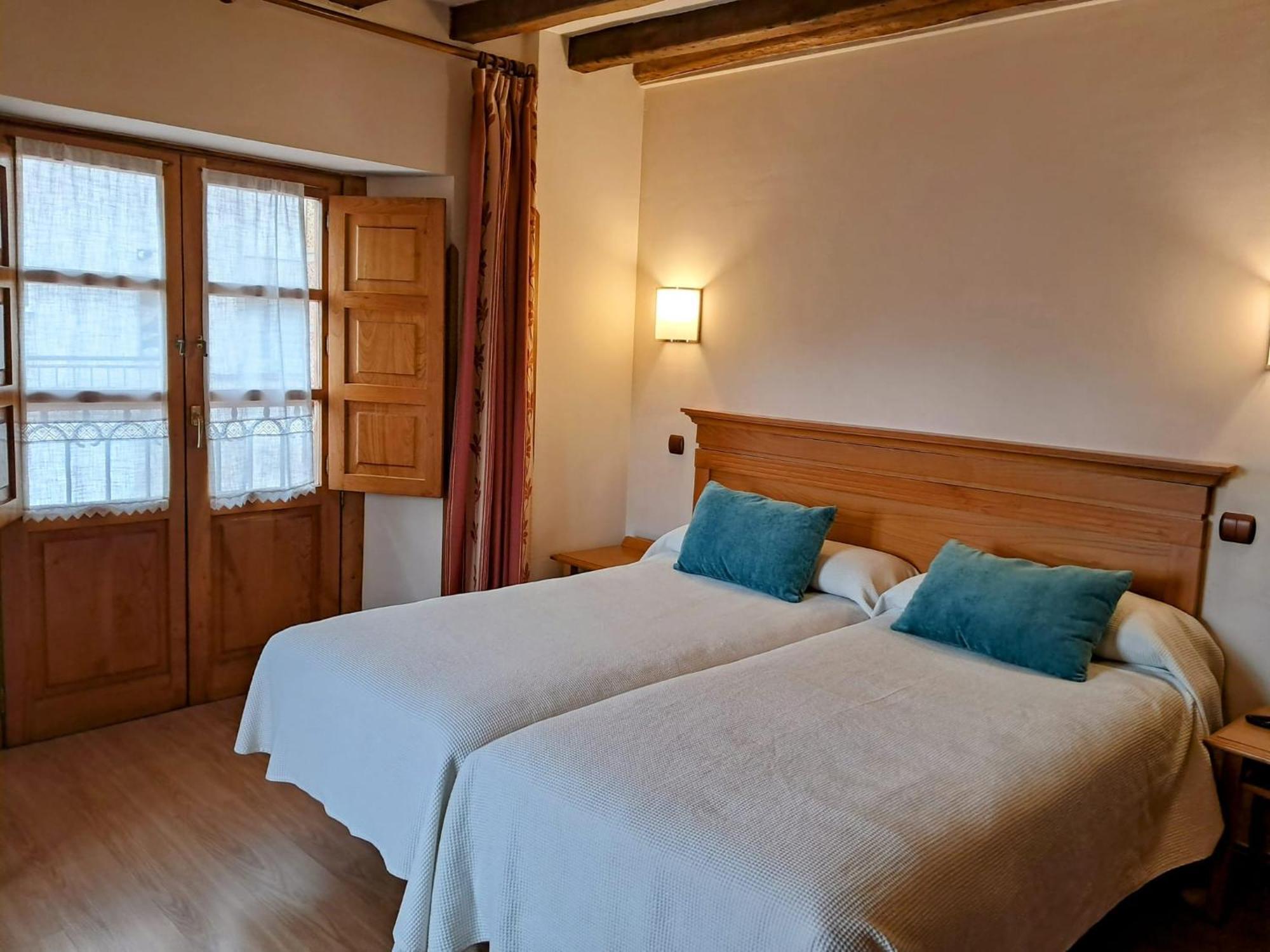 Hotel San Roque Reinosa Bagian luar foto