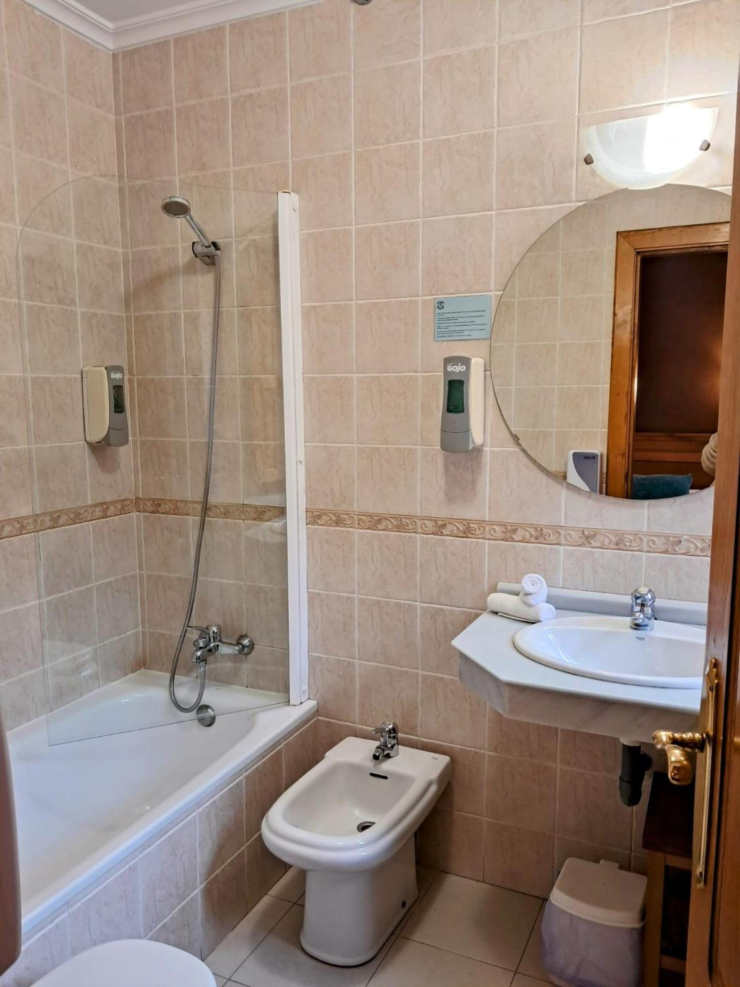 Hotel San Roque Reinosa Bagian luar foto