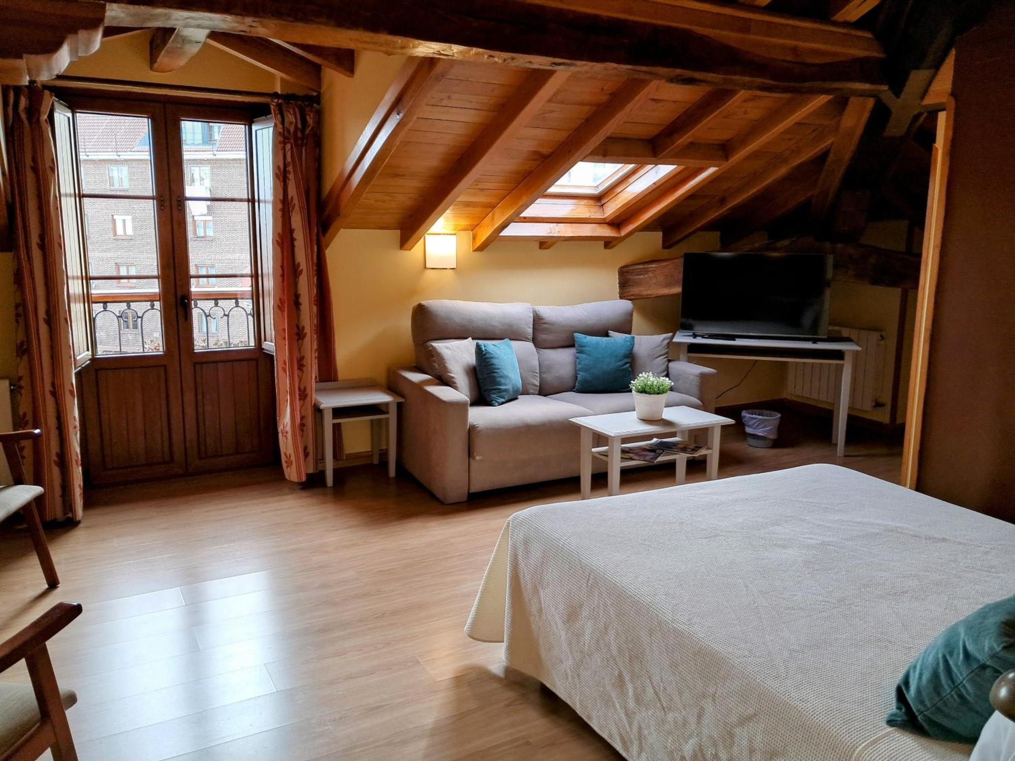 Hotel San Roque Reinosa Bagian luar foto