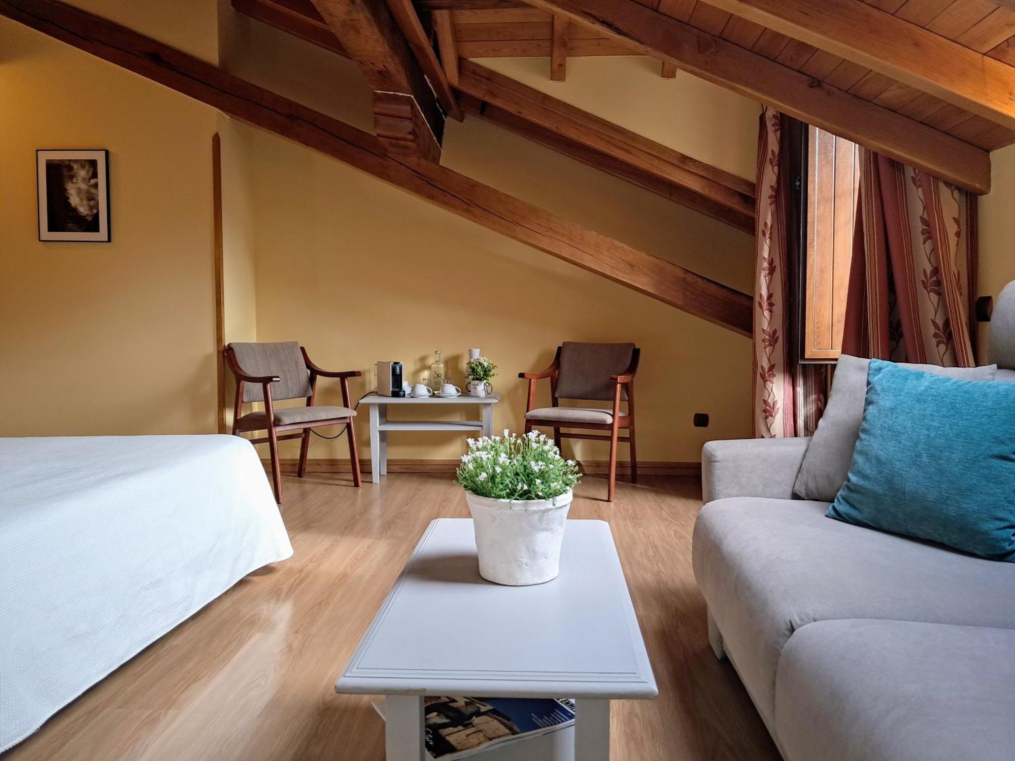 Hotel San Roque Reinosa Bagian luar foto